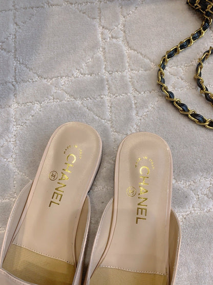 FLAT MULE 2 CM IN BEIGE CREAM PATENT CALFSKIN