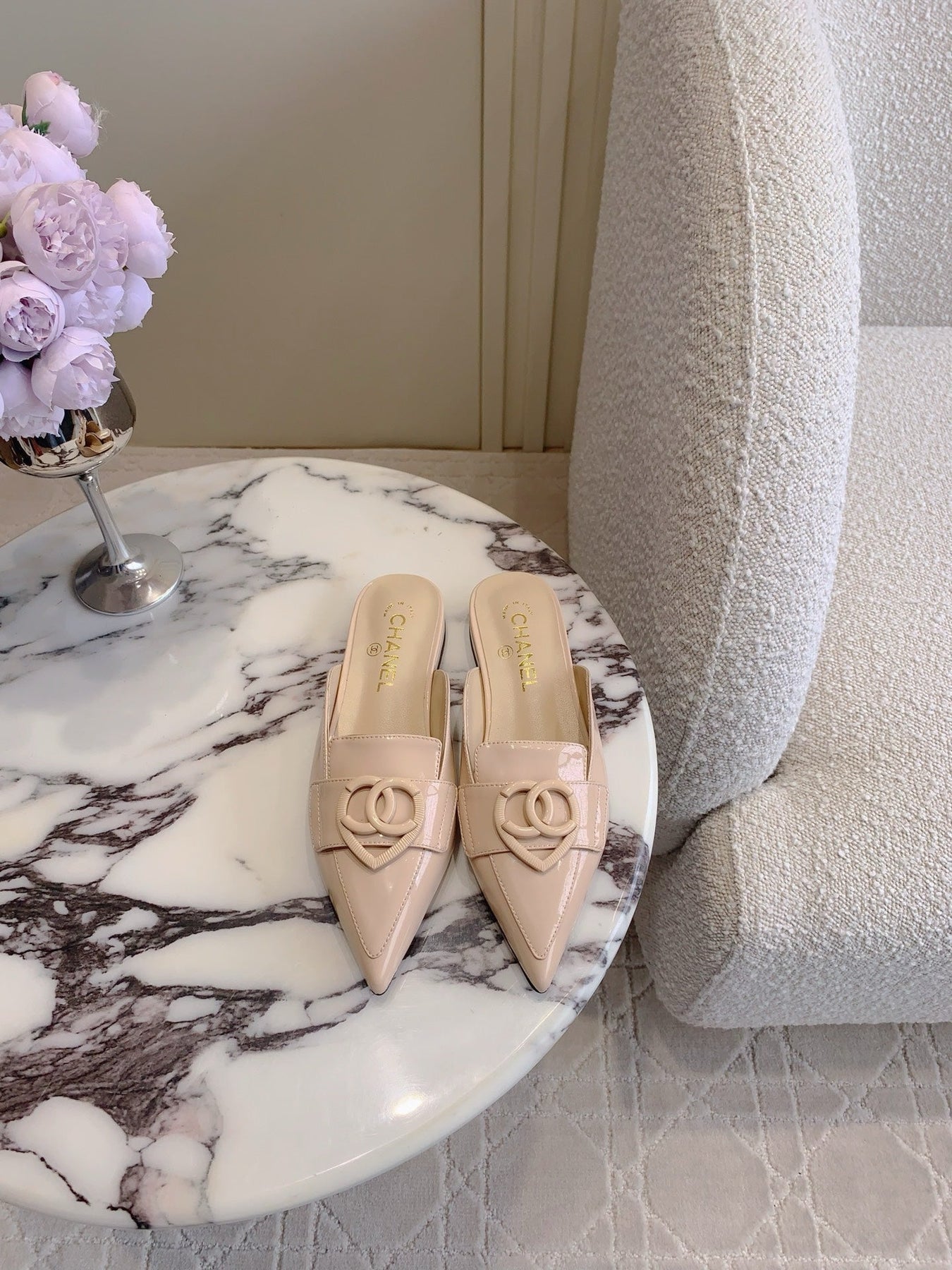 FLAT MULE 2 CM IN BEIGE CREAM PATENT CALFSKIN