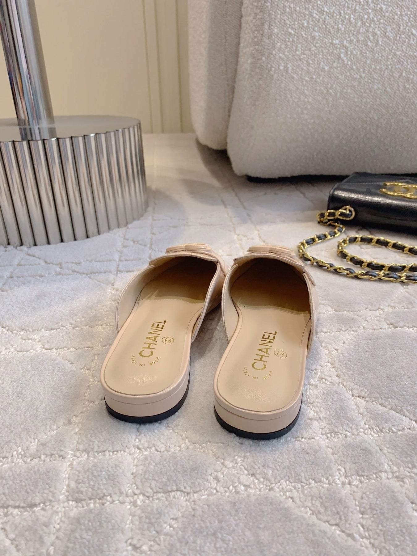 FLAT MULE 2 CM IN BEIGE CREAM PATENT CALFSKIN