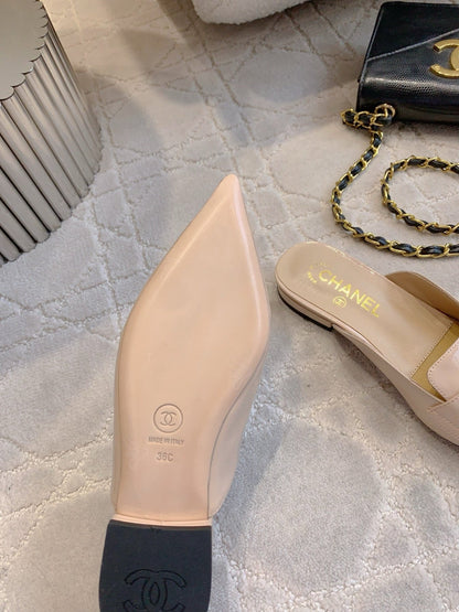 FLAT MULE 2 CM IN BEIGE CREAM PATENT CALFSKIN