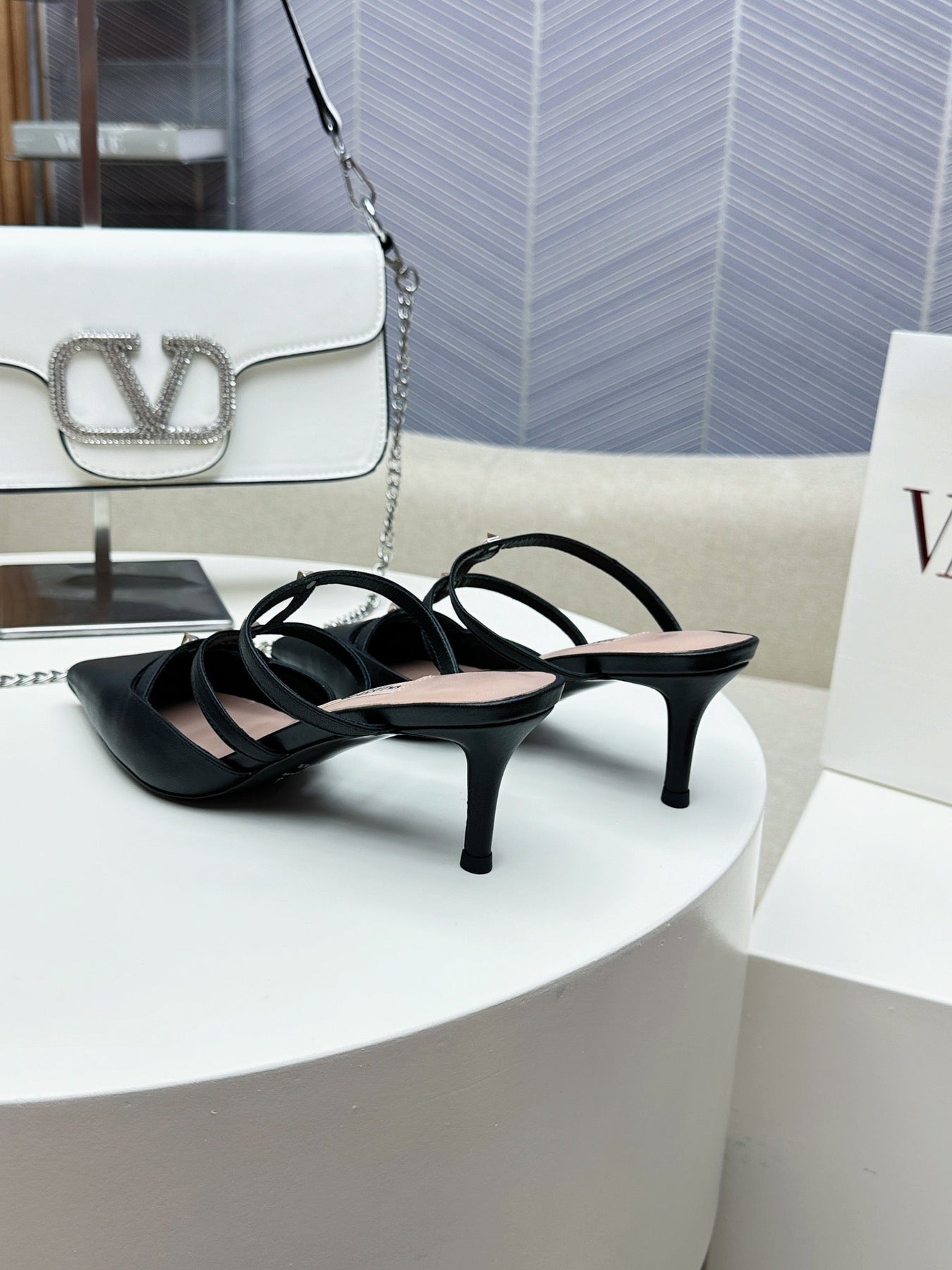 ROCKSTUD WISPY BLACK CALFSKIN MULE 60MM