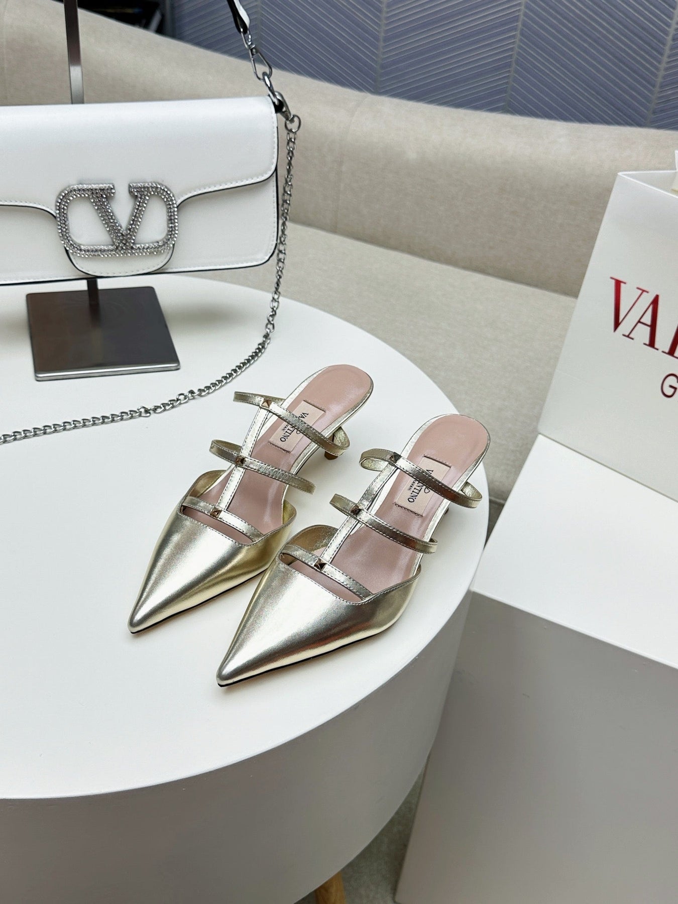 ROCKSTUD WISPY GOLD CALFSKIN MULE 60MM