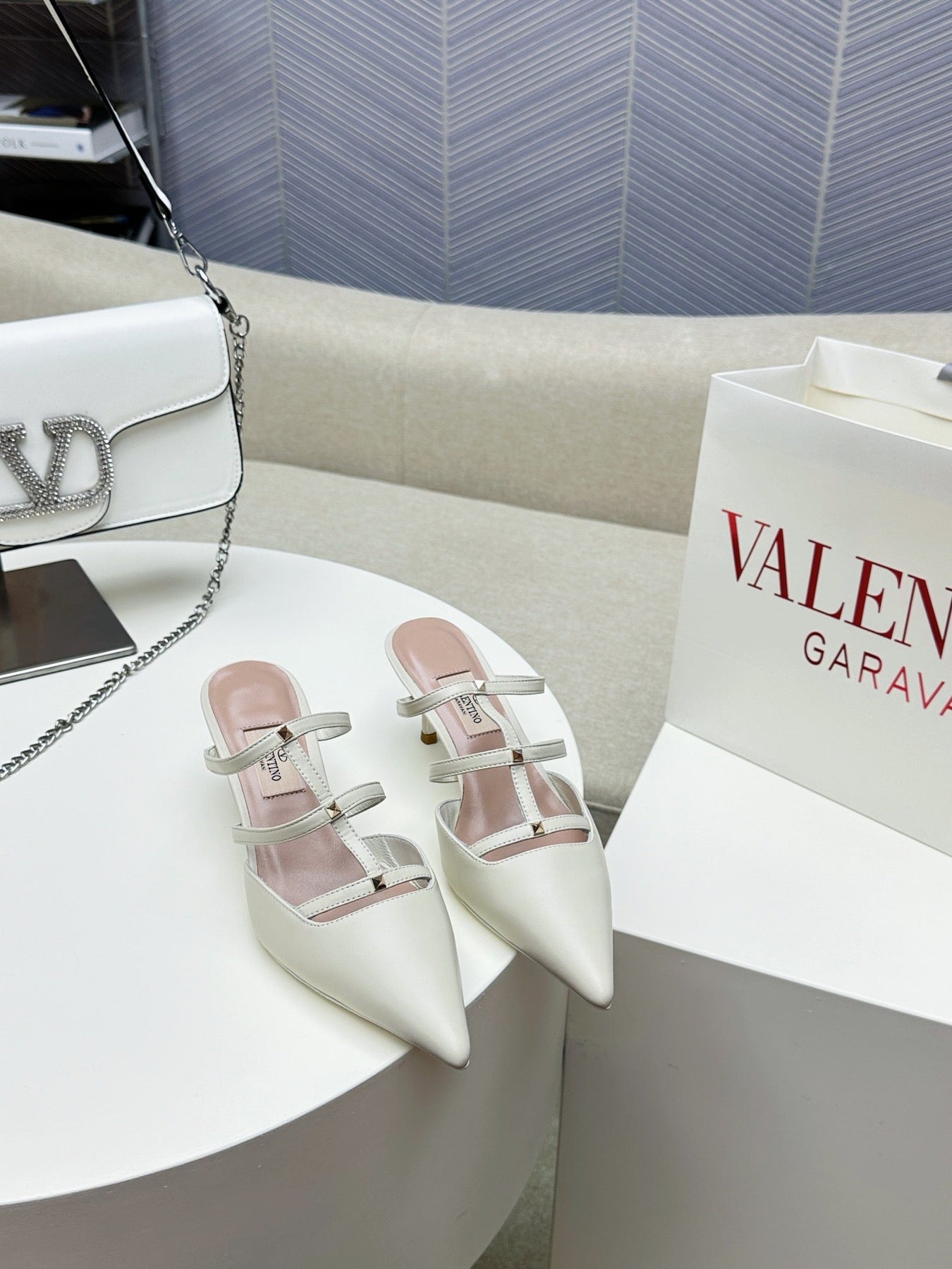 ROCKSTUD WISPY WHITE CALFSKIN MULE 60MM