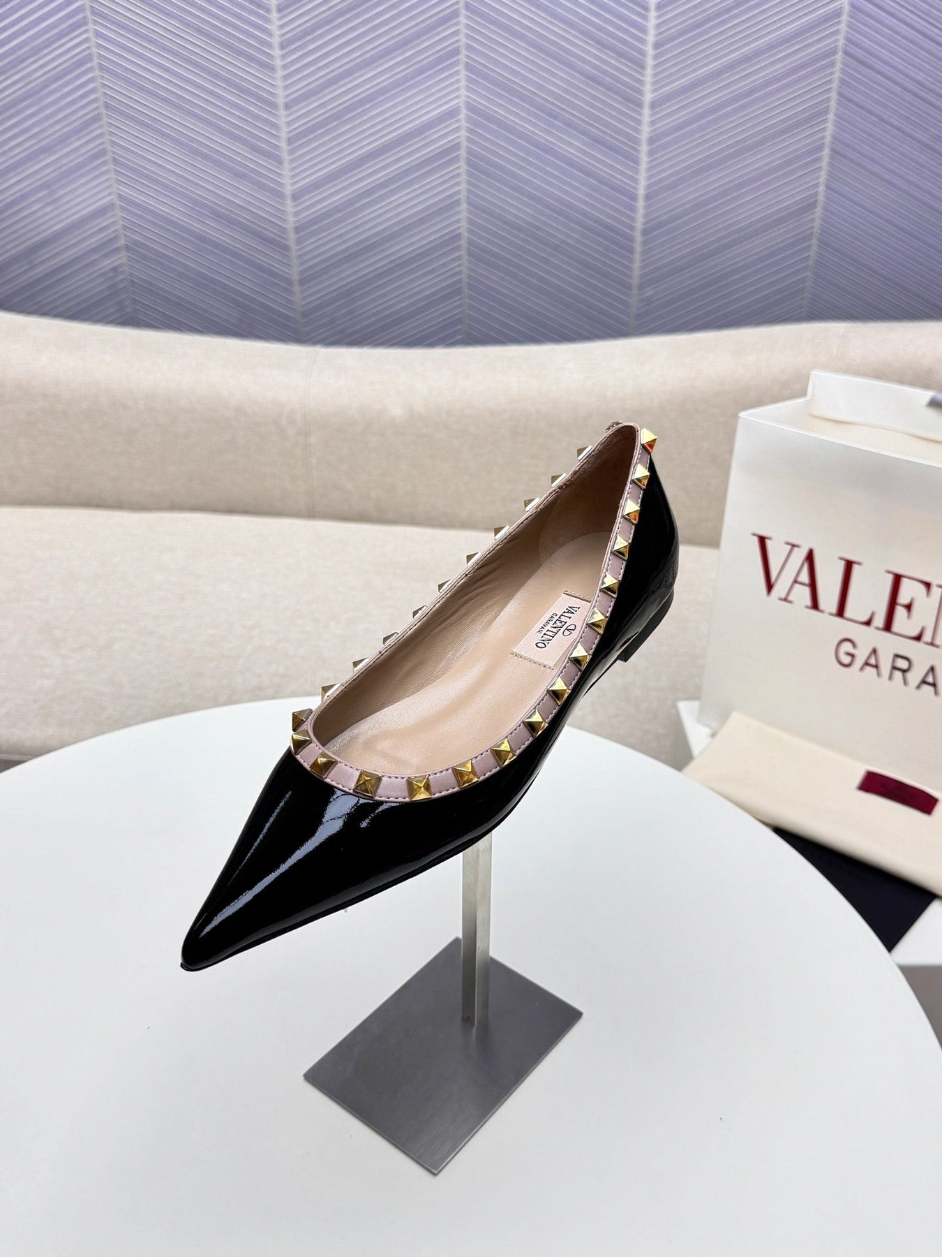 ROCKSTUD FLAT PUMP IN BLACK CALFSKIN