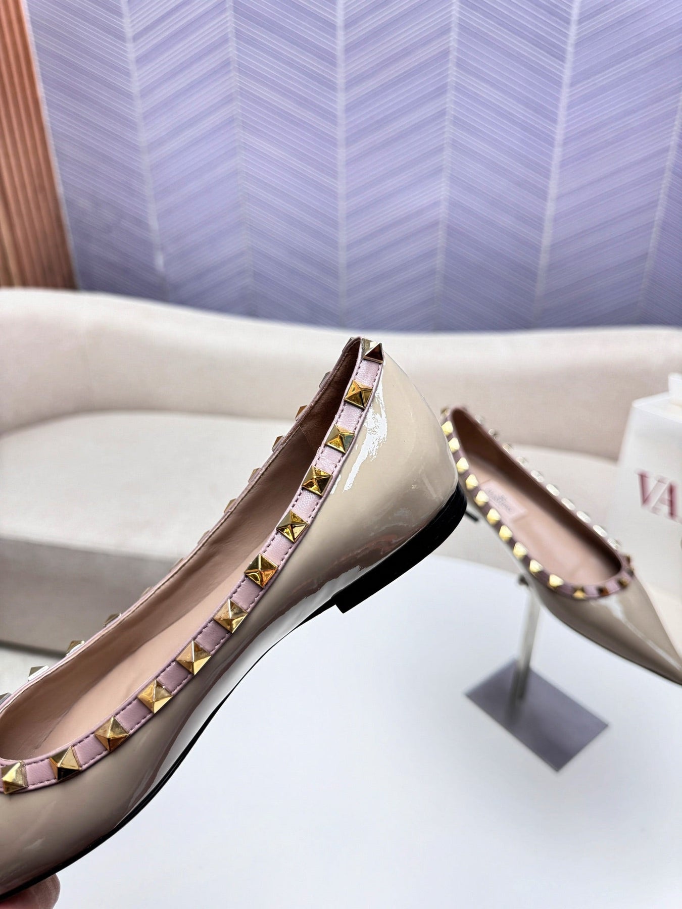 ROCKSTUD FLAT PUMP IN SAND BROWN CALFSKIN