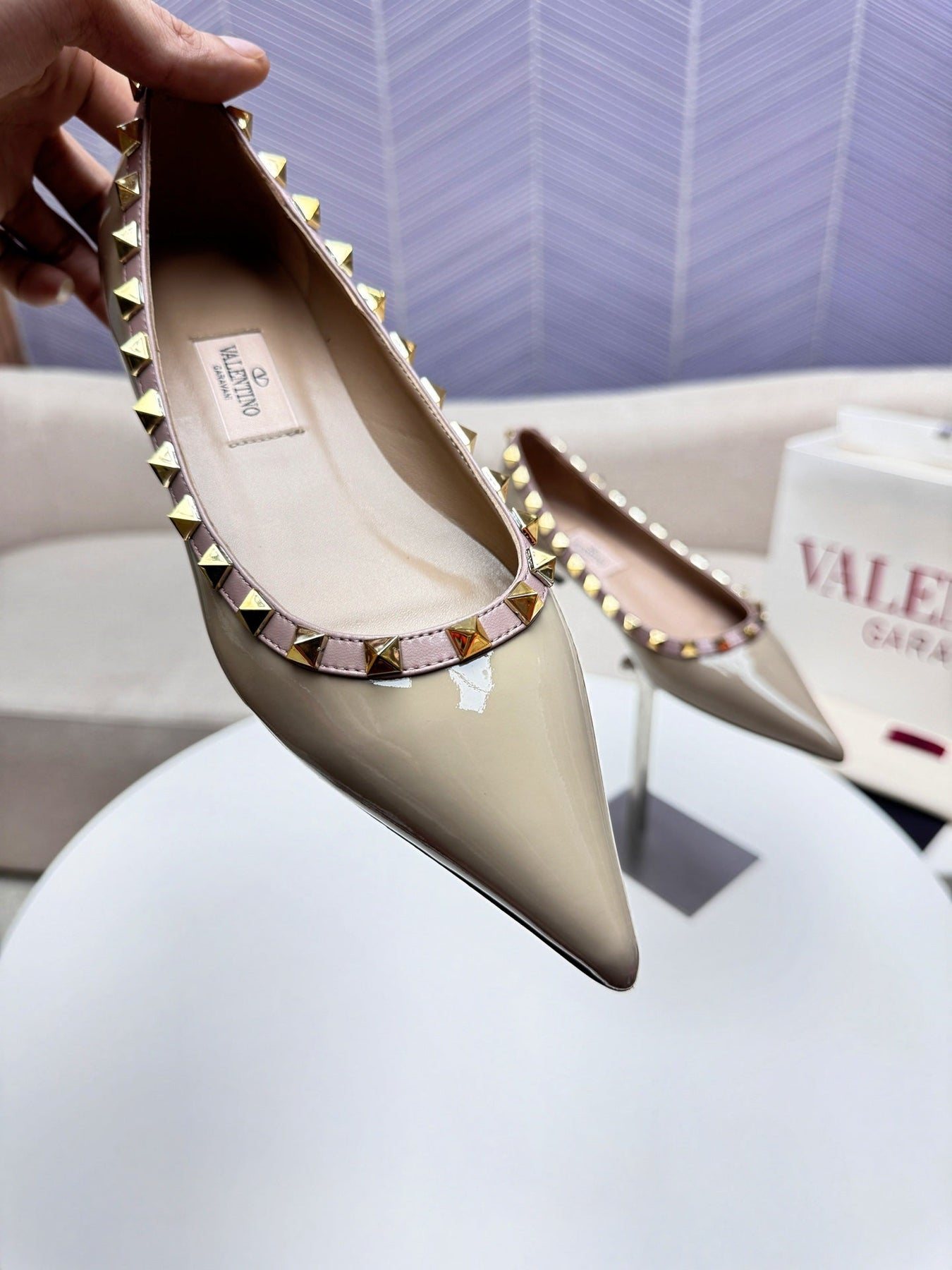 ROCKSTUD FLAT PUMP IN SAND BROWN CALFSKIN