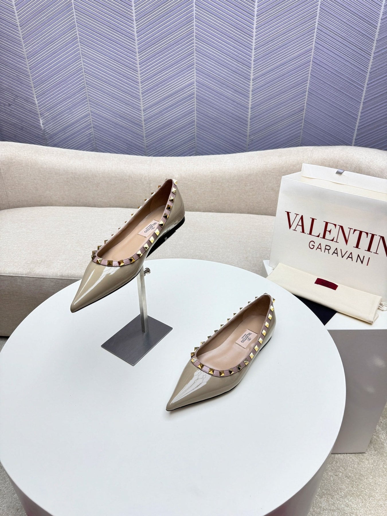 ROCKSTUD FLAT PUMP IN SAND BROWN CALFSKIN