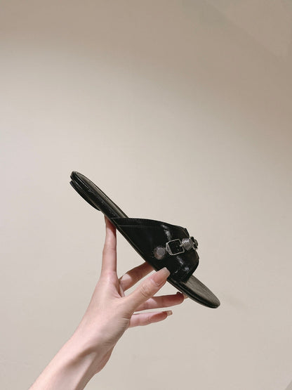 CAGOLE FLAT SANDALS IN BLACK WAX-OIL SHEEPSKIN