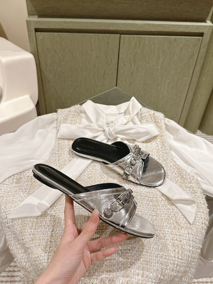 CAGOLE FLAT SANDALS IN SILVER WAX-OIL SHEEPSKIN