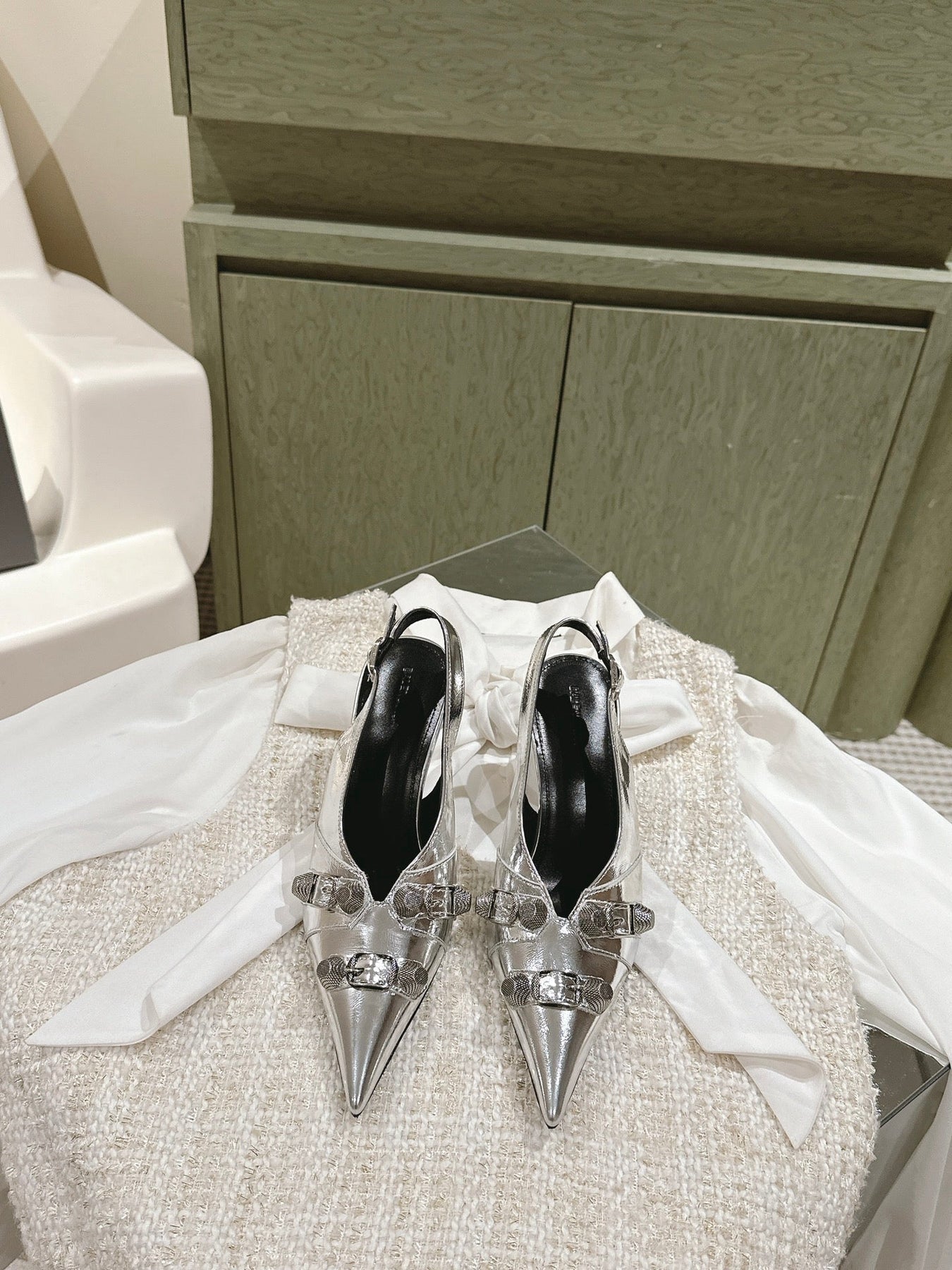 CAGOLE HIGH SLINGBACK IN SILVER GLOSSY CALFSKIN