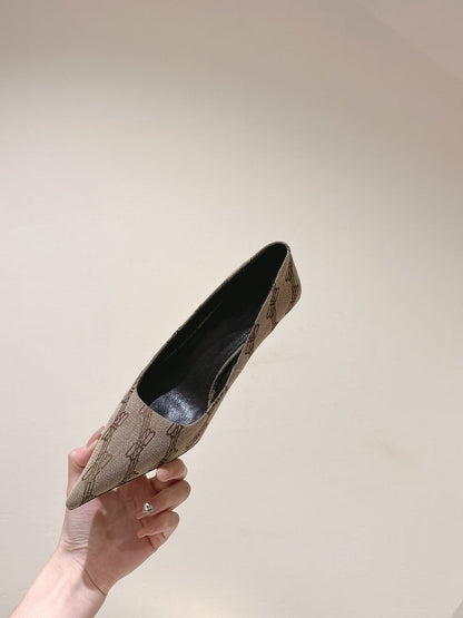 POINTED HIGH PUMPS IN BEIGE MONOGRAM JACQUARD FABRIC