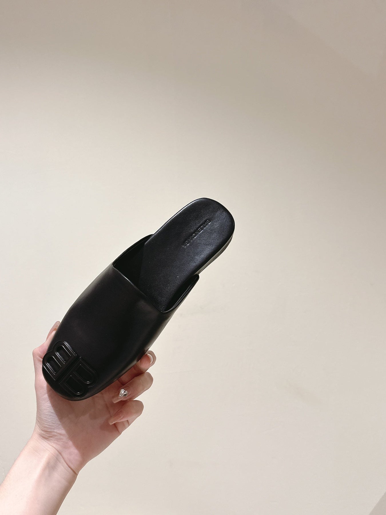 BLACK SHINY LAMBSKIN SQUARE TOE FLAT MULES BLACK BUCKLE