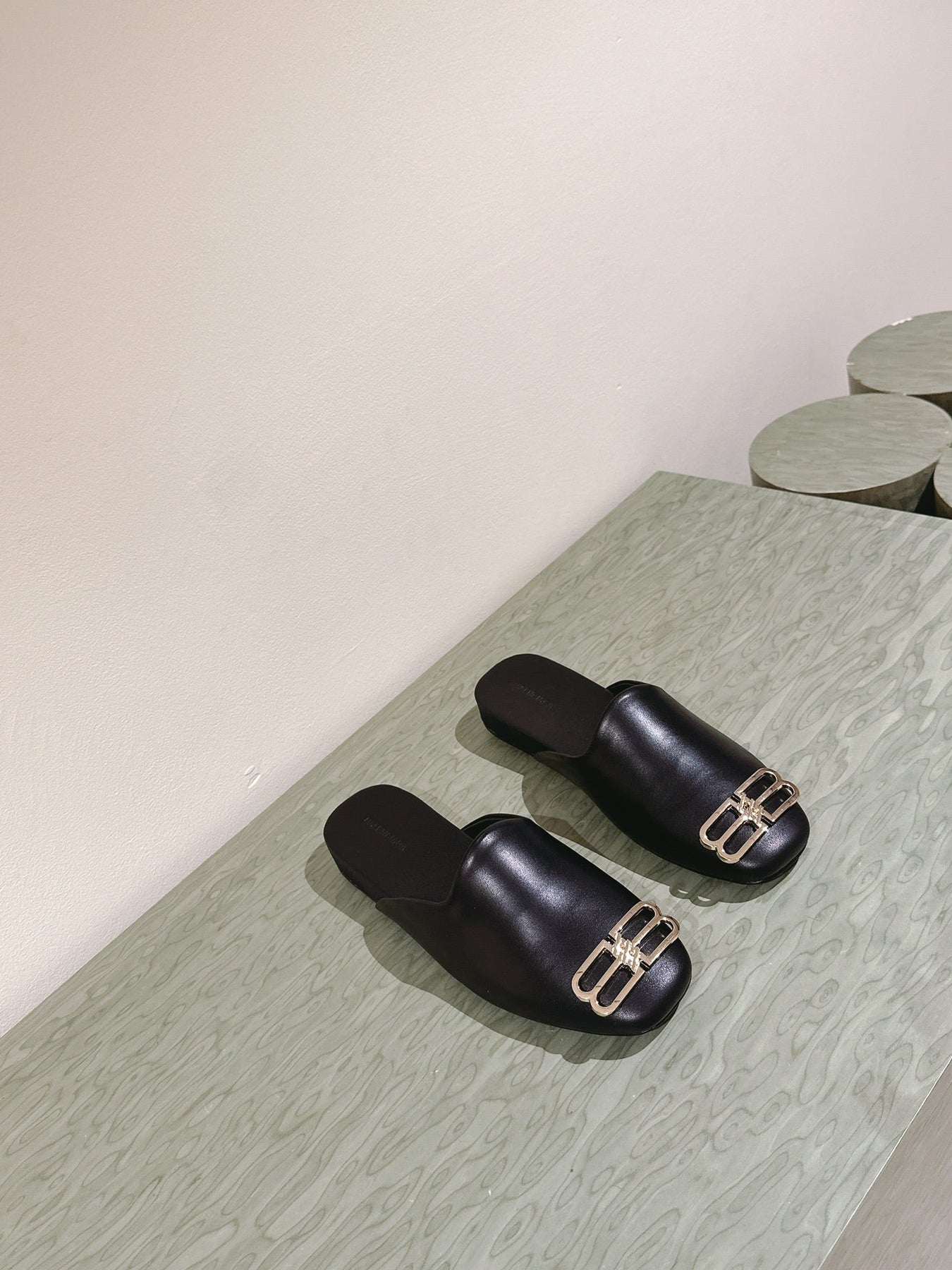 BLACK SHINY LAMBSKIN SQUARE TOE FLAT MULES GOLD BUCKLE