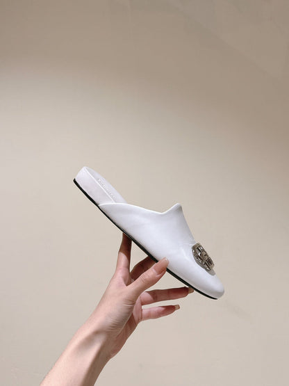 FLAT MULES IN WHITE SMOOTH CALFSKIN SILVER BUCKLE
