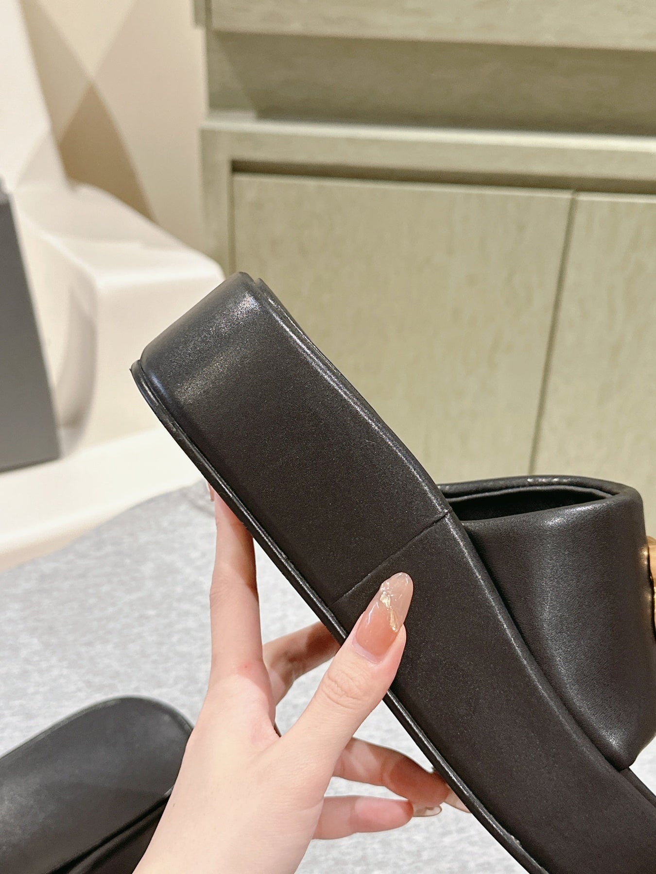 RISE SANDALS IN BLACK SHINY LAMBSKIN GOLD BUCKLE