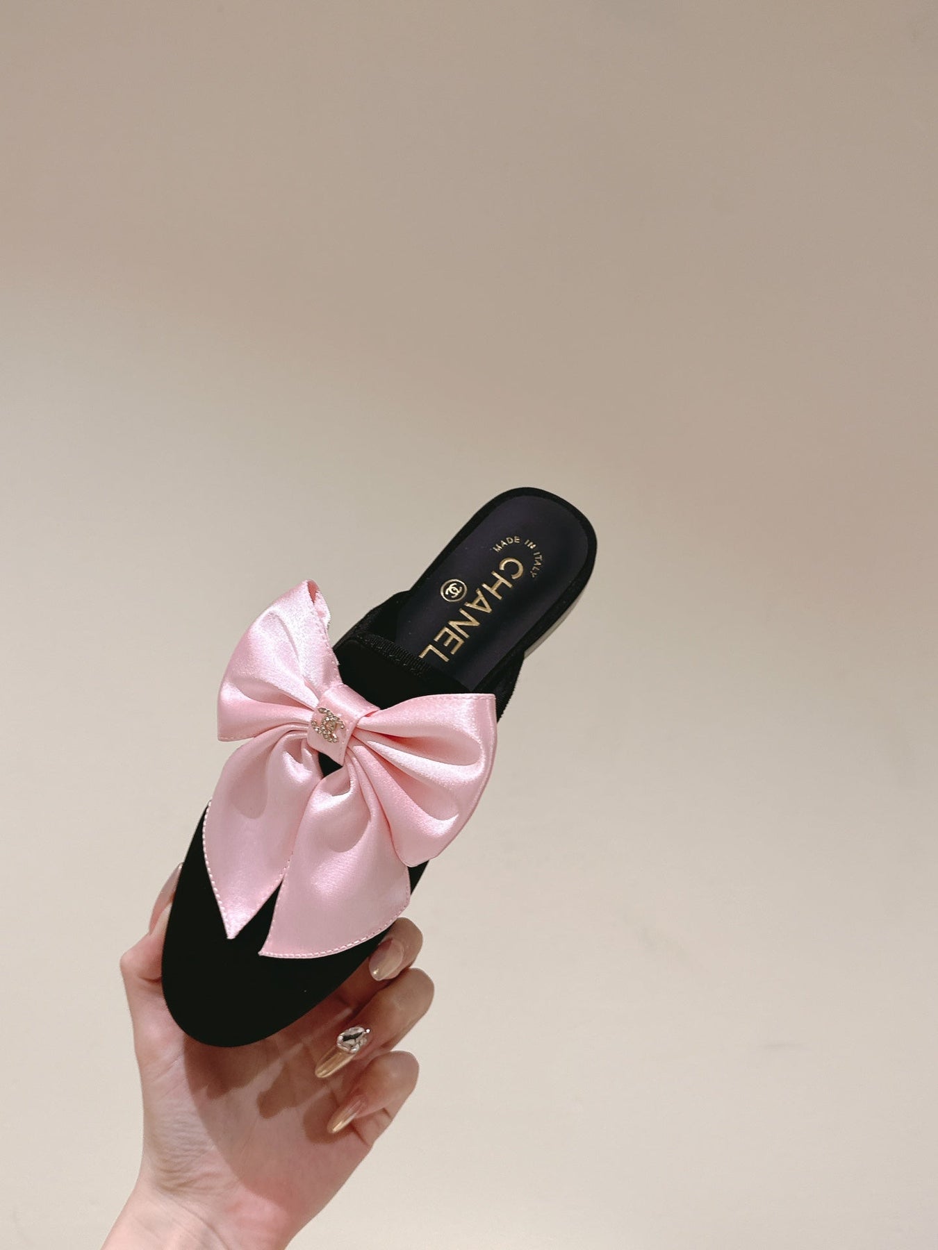 CC MULE WITH SILK LIGHT PINK BOW AND BLACK LAMBSKIN