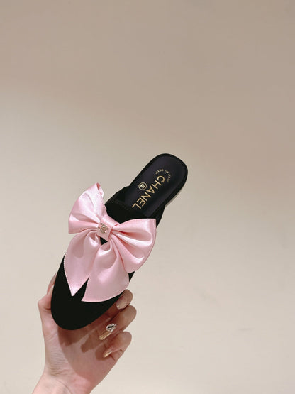CC MULE WITH SILK LIGHT PINK BOW AND BLACK LAMBSKIN