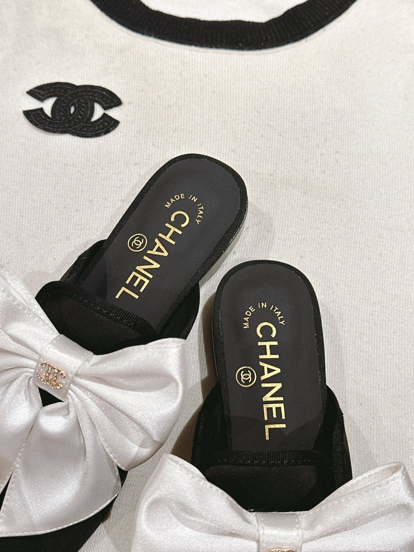 CC MULE WITH SILK WHITE BOW AND BLACK LAMBSKIN