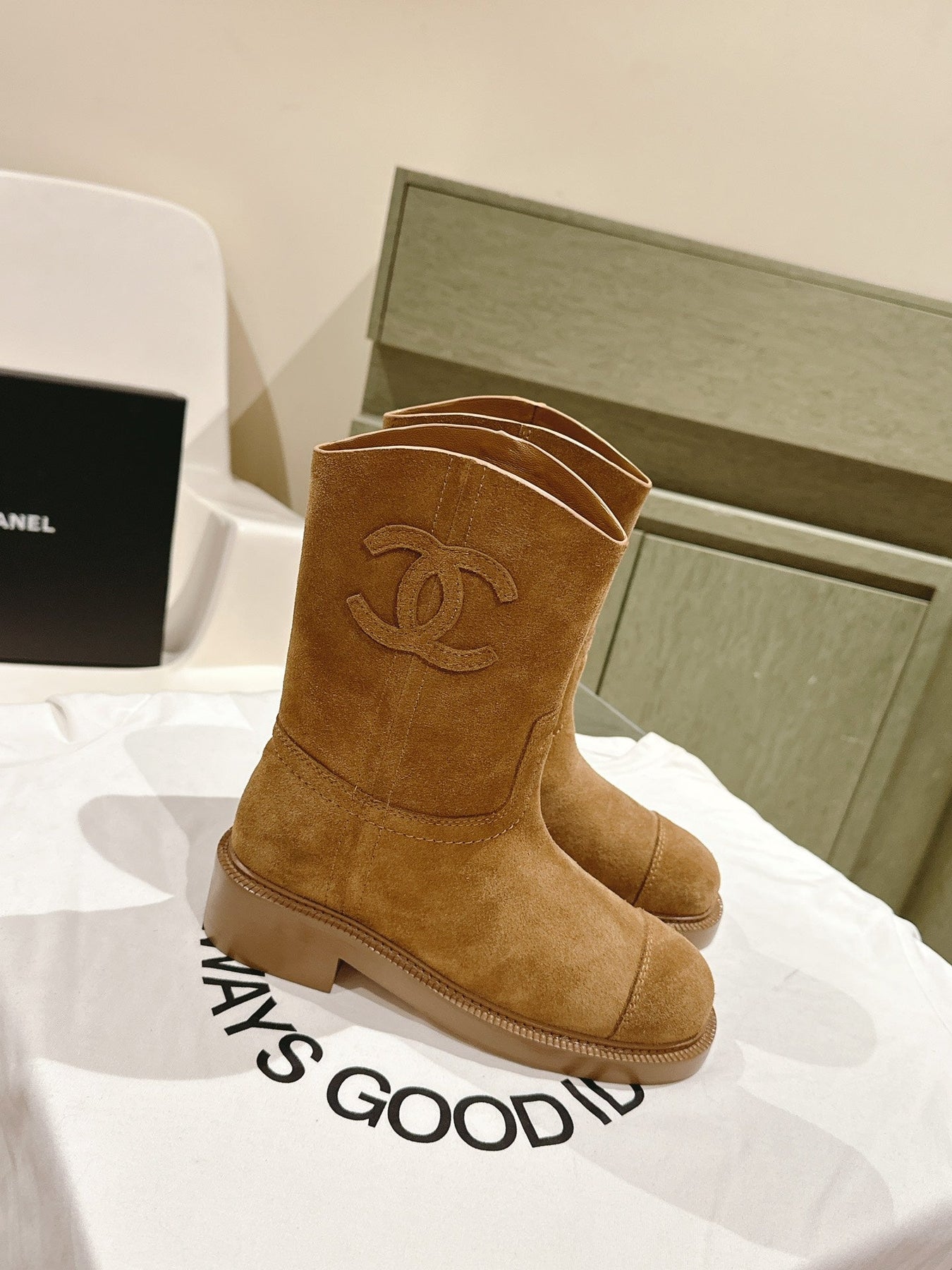 CC SHORT BOOTS PEANUT BROWN SUEDE CALFSKIN