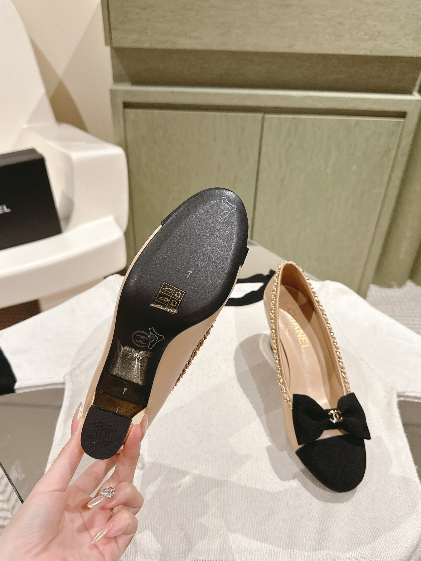 CC HIGH HEELS BEIGE CREAM CALFSKIN AND FABRIC