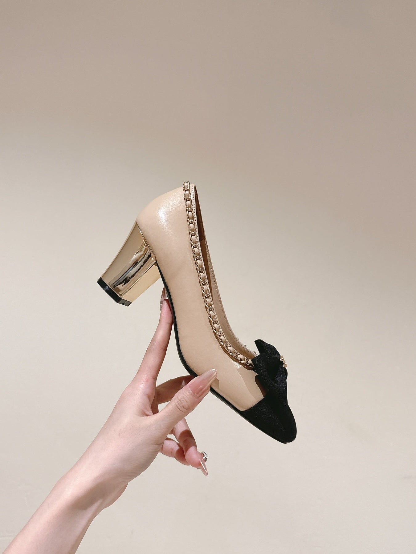 CC HIGH HEELS BEIGE CREAM CALFSKIN AND FABRIC