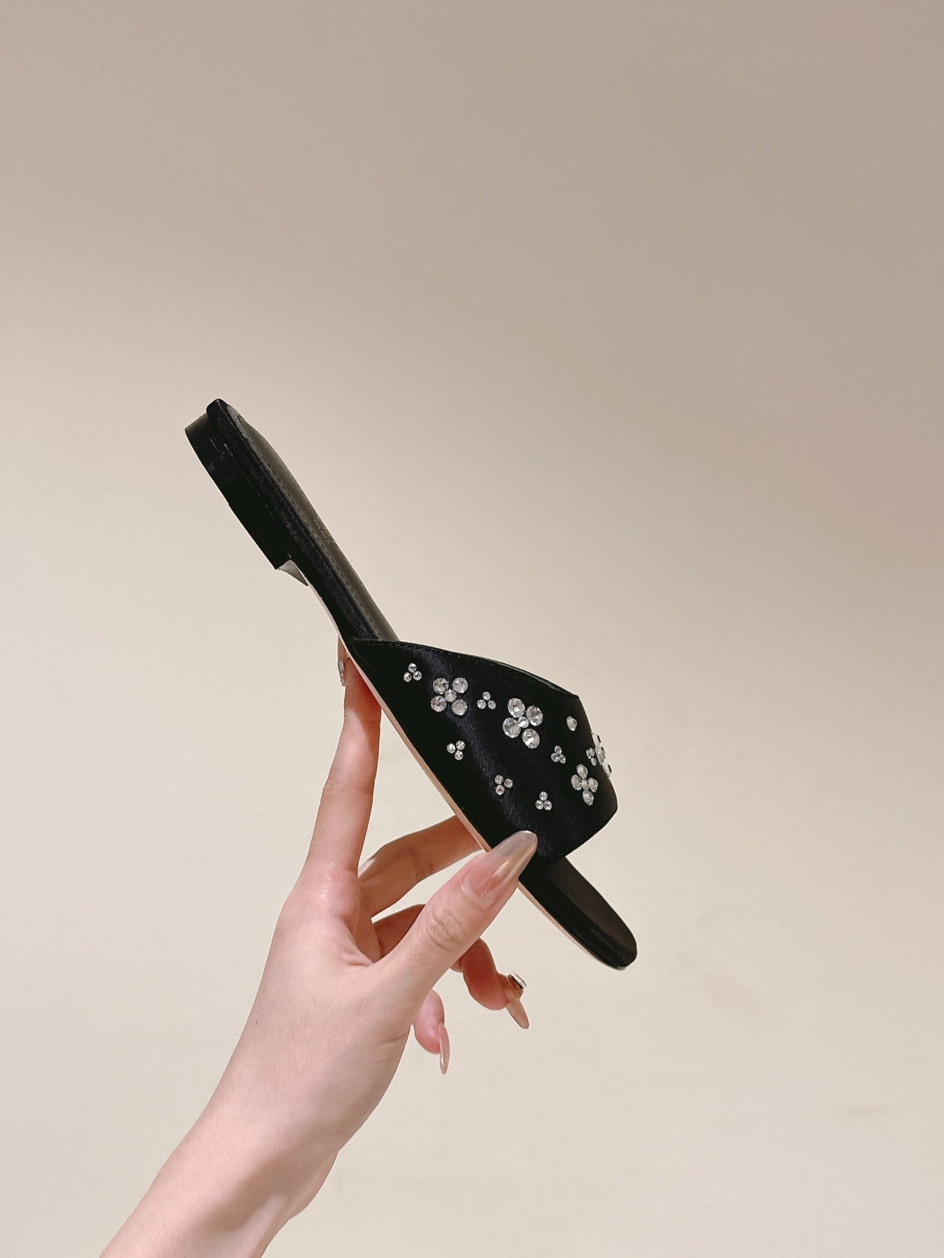 LV WOMEN FLAT MULE IN BLACK SATIN WITH RHINESTONE