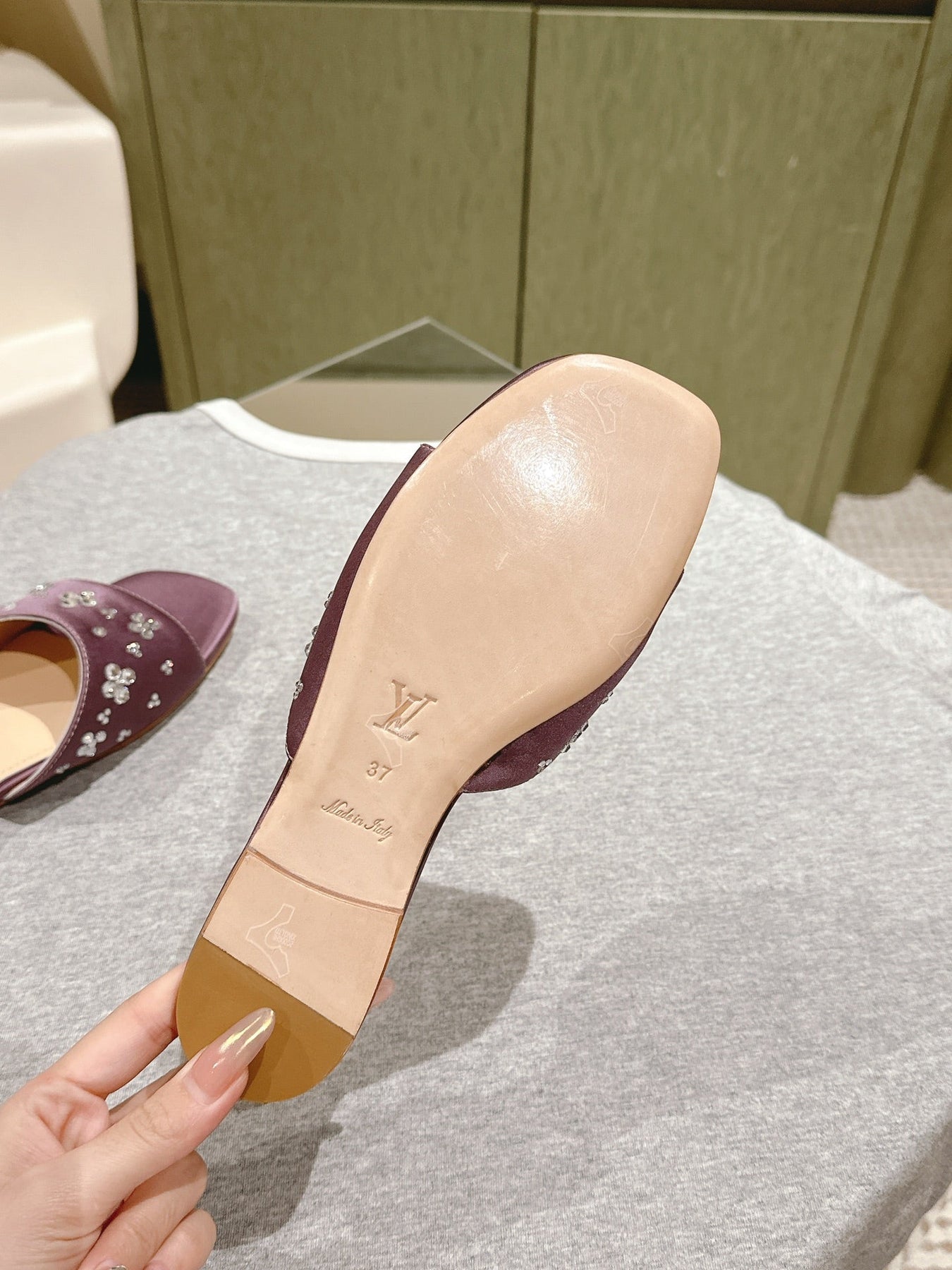 LV WOMEN FLAT MULE IN MAUVE PURPLE SATIN WITH RHINESTONE