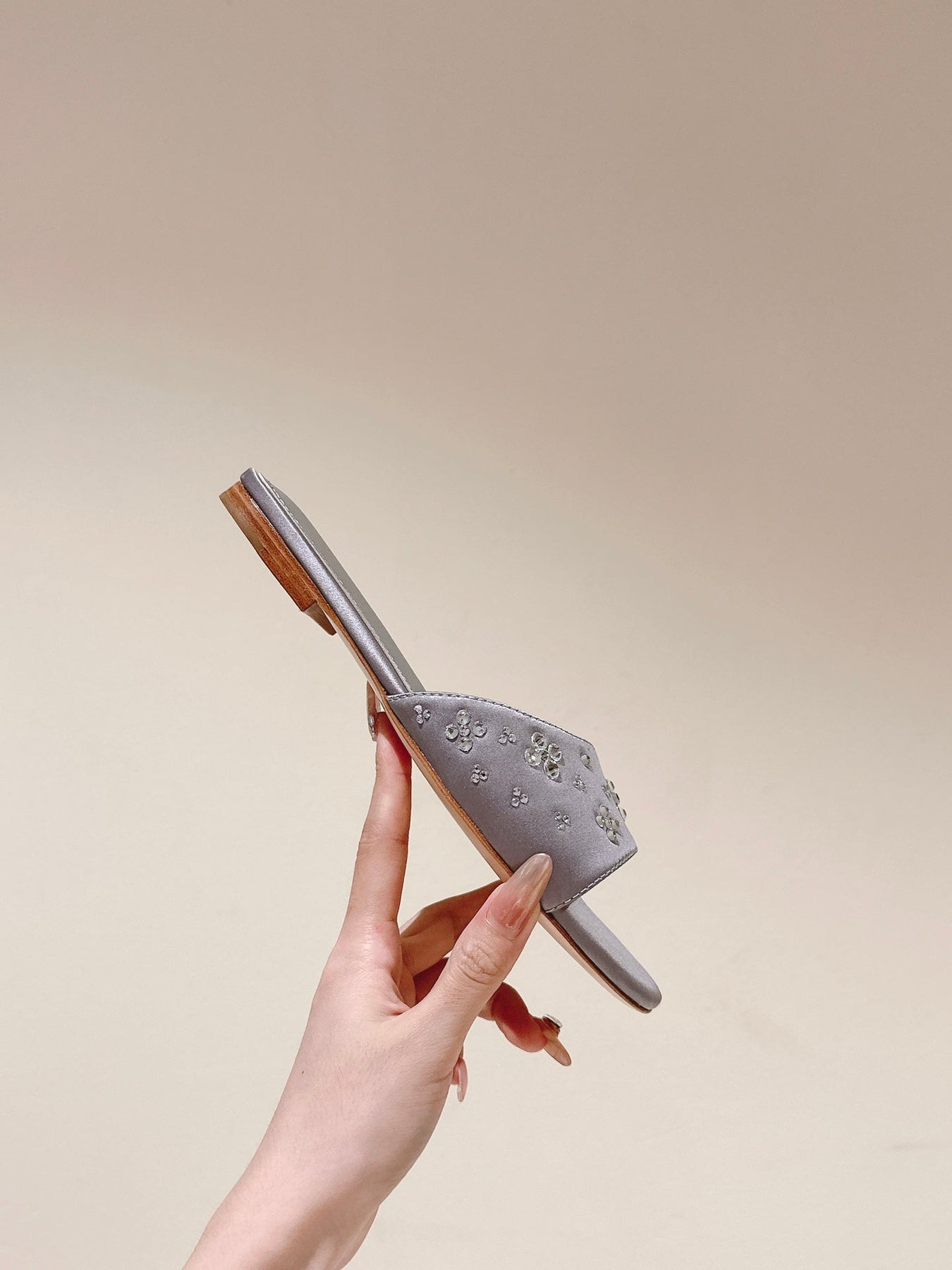 LV WOMEN FLAT MULE IN PASTEL PURPLE SATIN WITH RHINESTONE