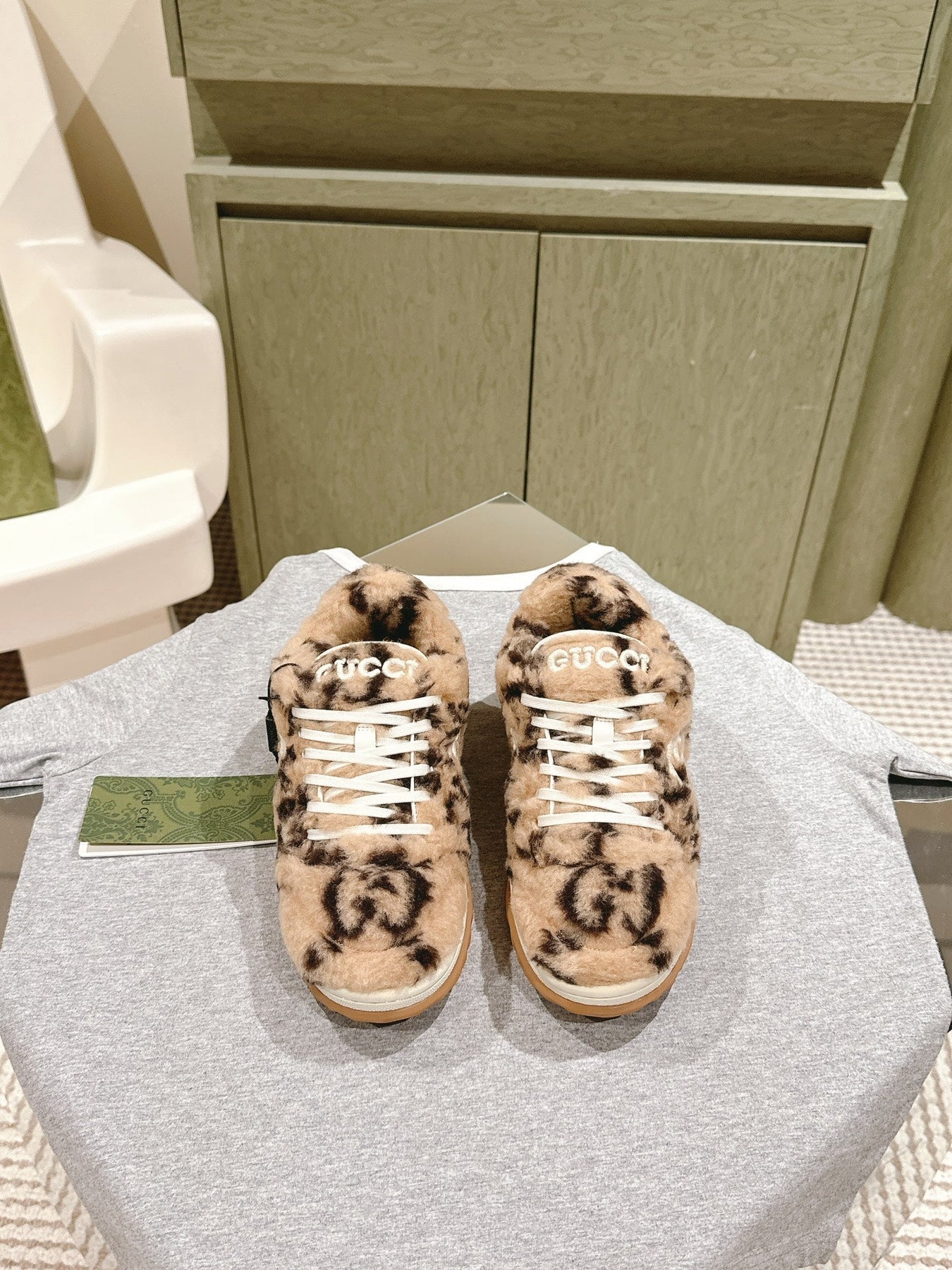 GG INTERLOCKING G SNEAKER IN BEIGE WOOL