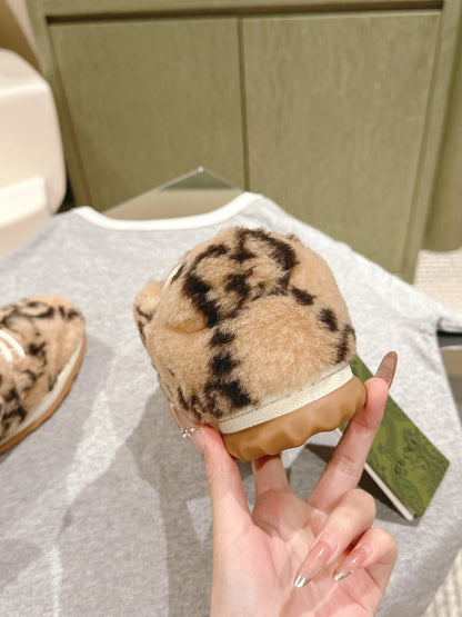 GG INTERLOCKING G SNEAKER IN BEIGE WOOL