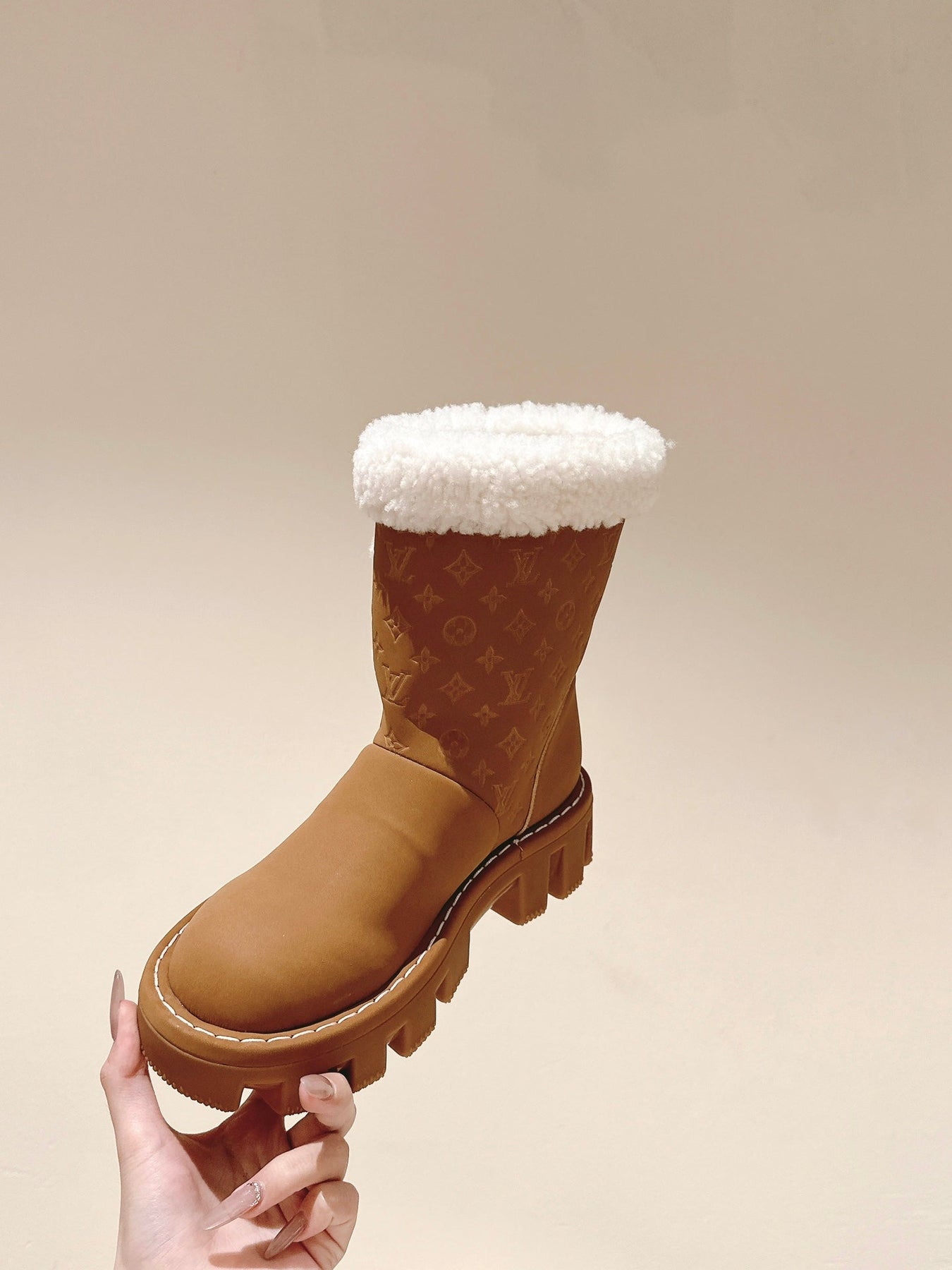 ANKLE BOOTS IN BRONZE BROWN EMBOSSED CALFSKIN AND WHITE SHEARLING