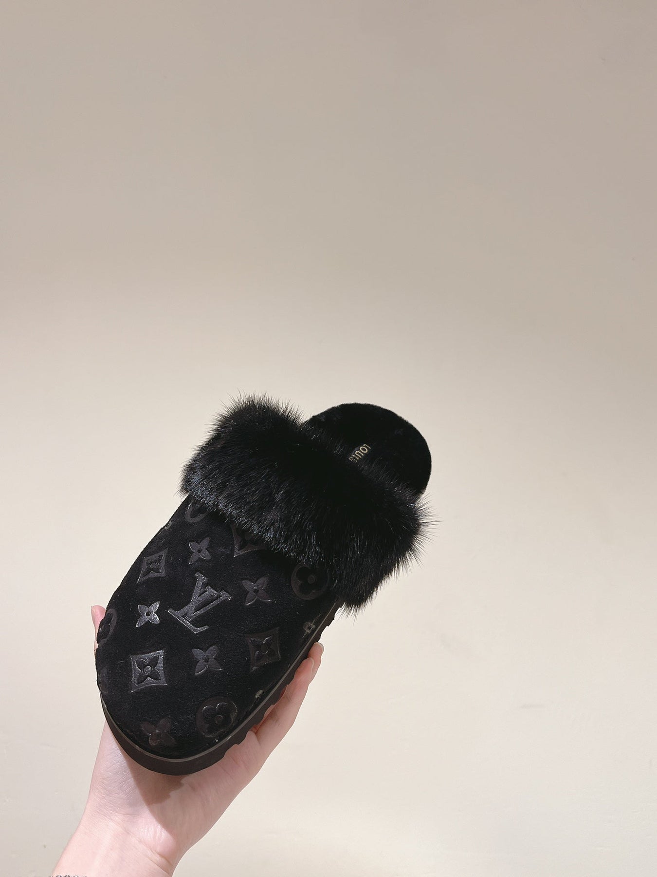COSY FLAT COMFORT CLOG IN BLACK MONOGRAM LAMB WOOL AND MINK FUR