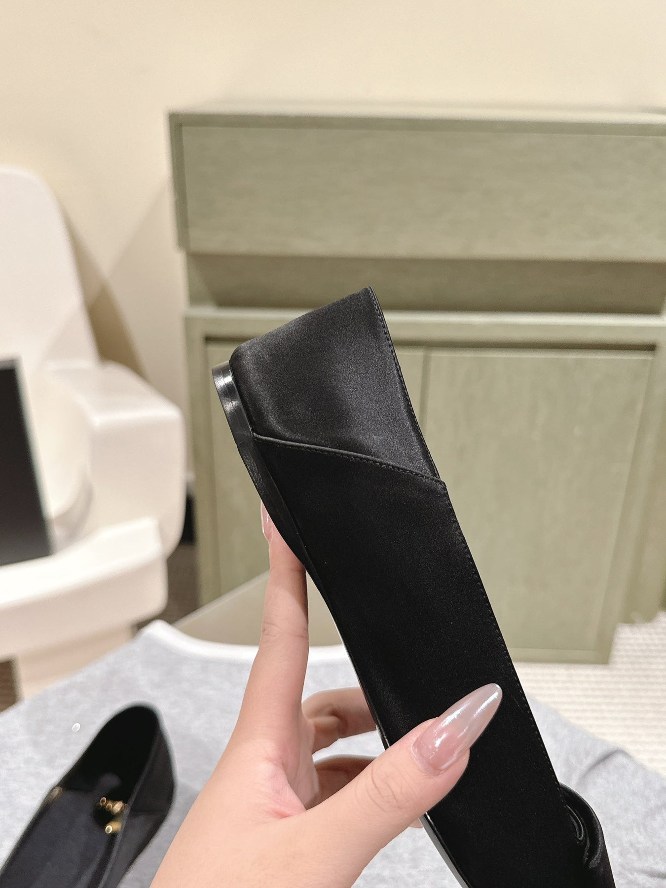 BALLERINA FLATS IN BLACK SATIN