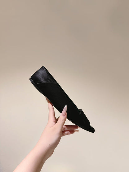 BALLERINA FLATS IN BLACK SATIN