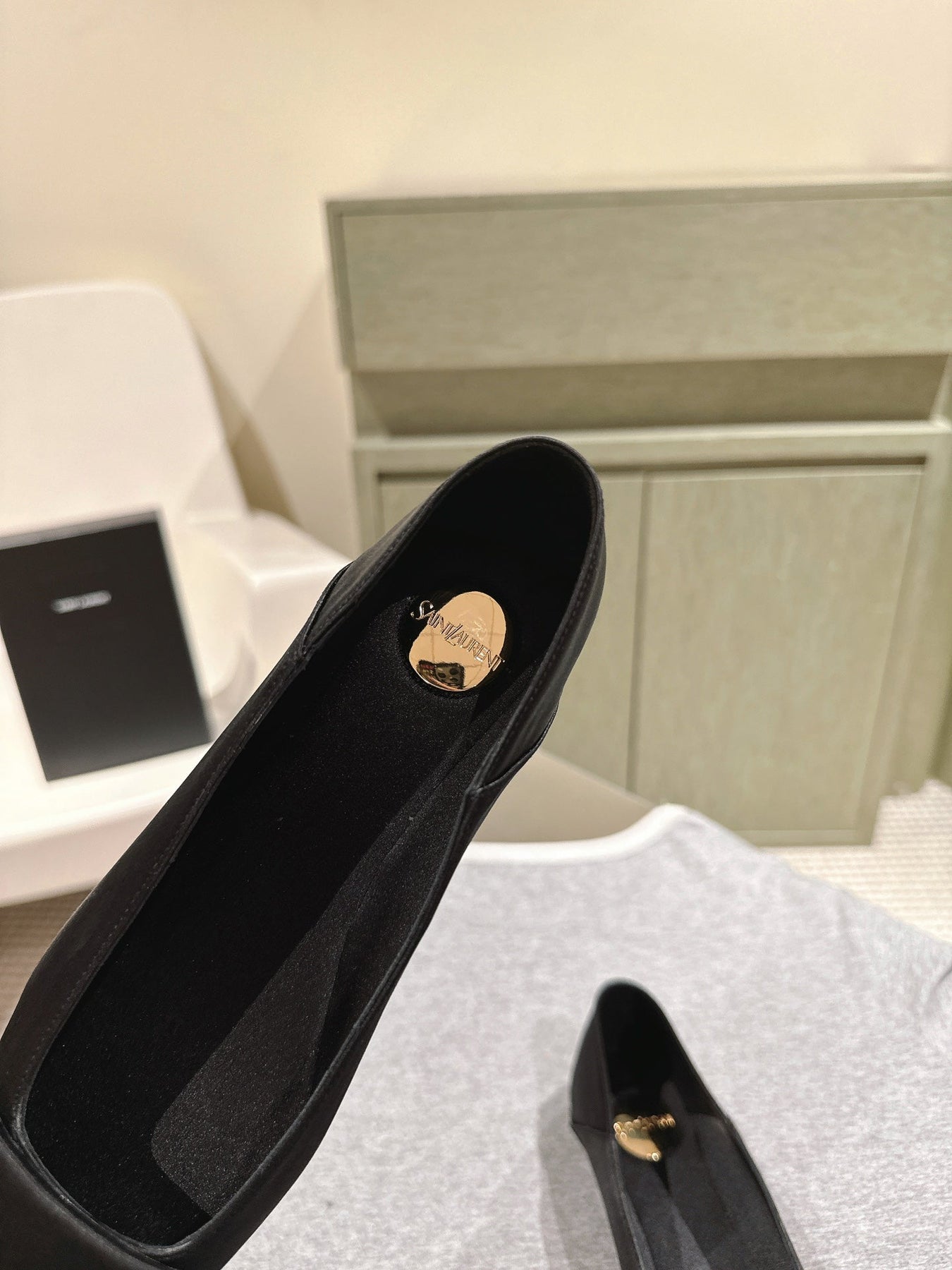 BALLERINA FLATS IN BLACK SATIN