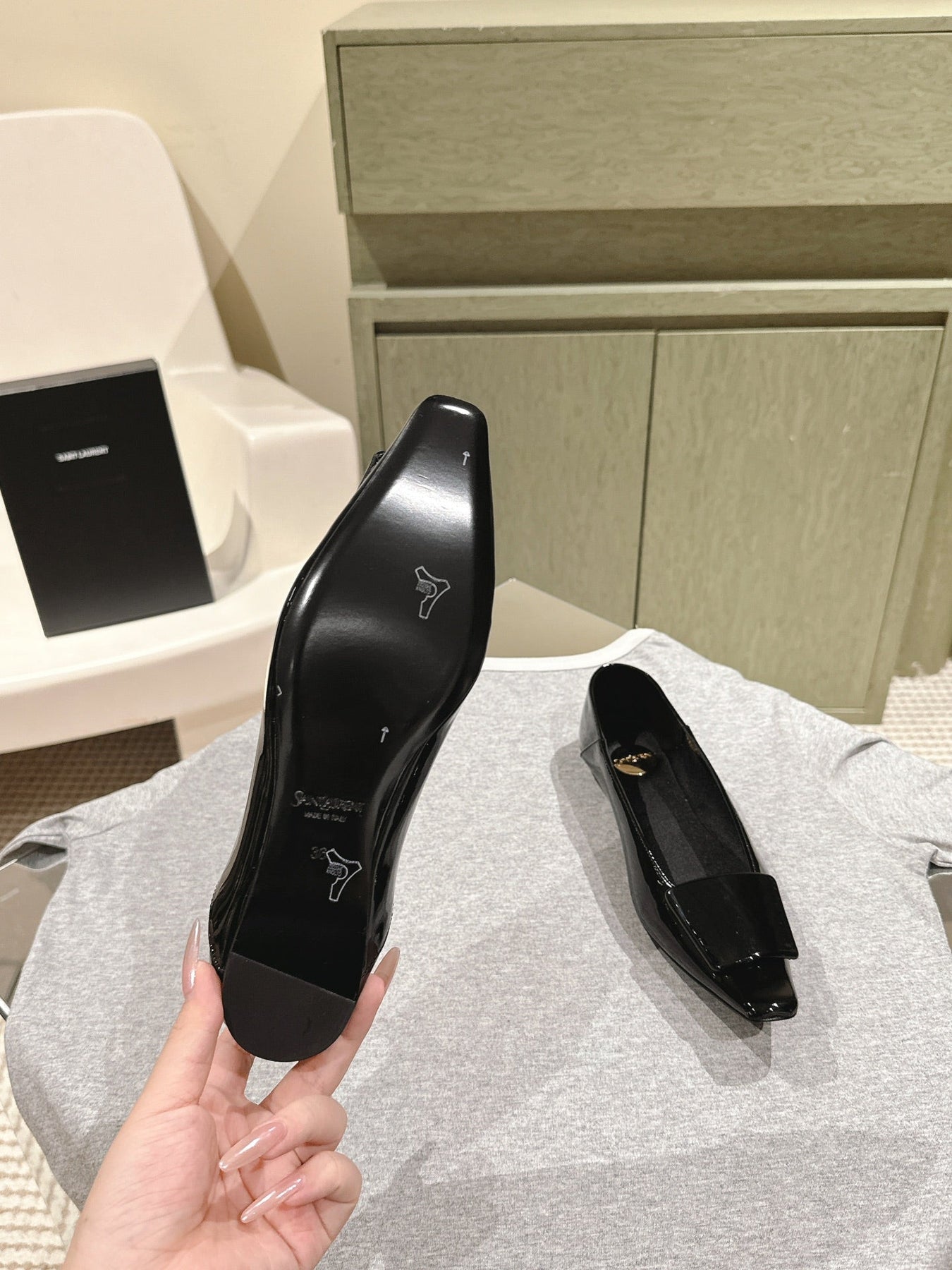 BALLERINA FLATS IN BLACK PATENT CALFSKIN