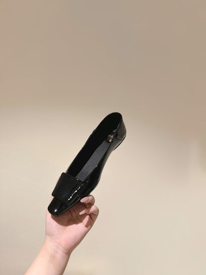 BALLERINA FLATS IN BLACK PATENT CALFSKIN