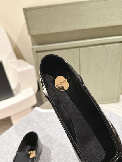 BALLERINA FLATS IN BLACK PATENT CALFSKIN