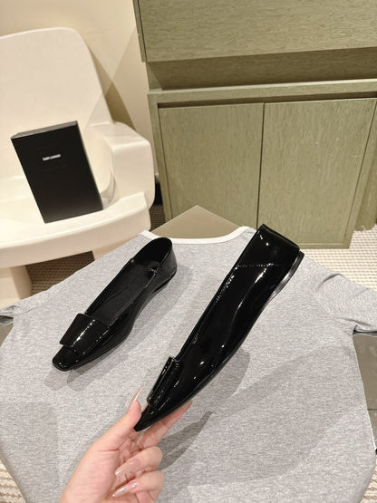 BALLERINA FLATS IN BLACK PATENT CALFSKIN