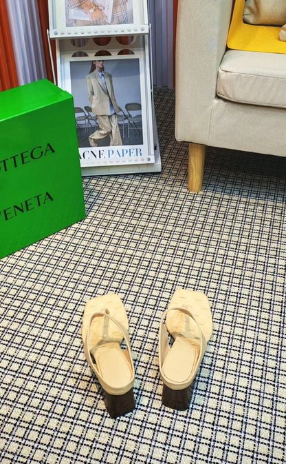 MARELLA THONG IN PALE YELLOW CALFSKIN WITH SIGNATURE INTRECCIATO INSOLE