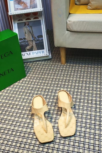 MARELLA THONG IN PALE YELLOW CALFSKIN WITH SIGNATURE INTRECCIATO INSOLE