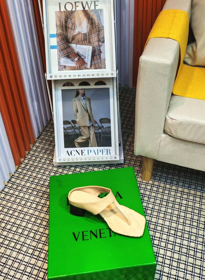 MARELLA THONG IN PALE YELLOW CALFSKIN WITH SIGNATURE INTRECCIATO INSOLE