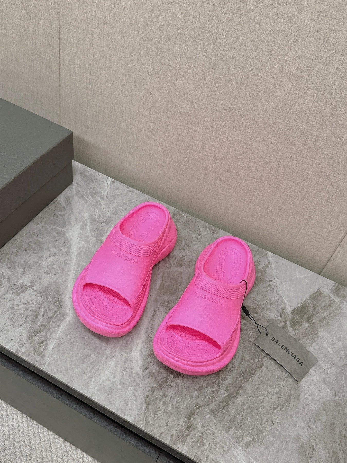 POOL CROCS SLIDE SANDAL IN BRIGHT PINK RUBBER