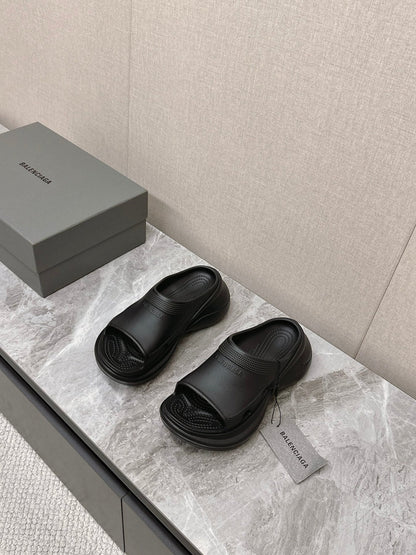 POOL CROCS SLIDE SANDAL IN BLACK RUBBER