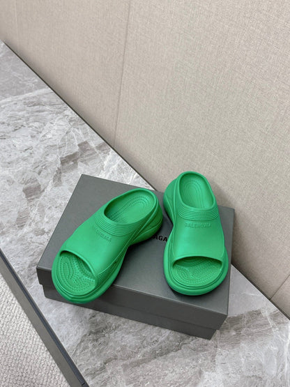 POOL CROCS SLIDE SANDAL IN GREEN RUBBER