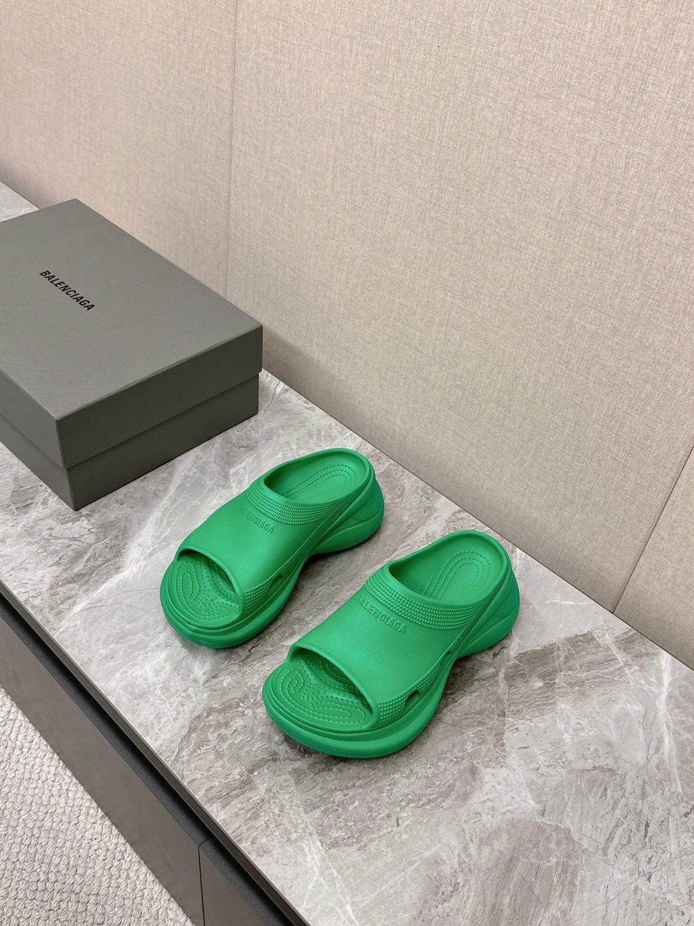 POOL CROCS SLIDE SANDAL IN GREEN RUBBER