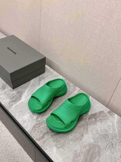 POOL CROCS SLIDE SANDAL IN GREEN RUBBER