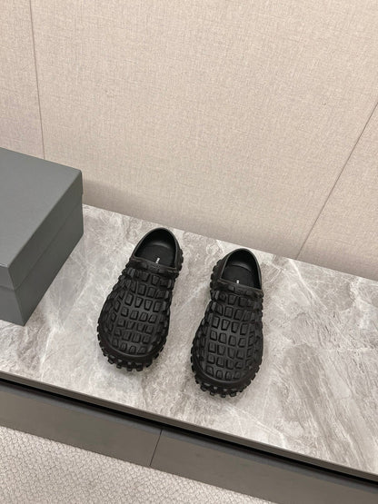 BOUNCER CLOG IN BLACK RUBBER