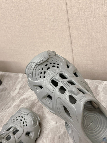 CUT-OUT MULES IN GRAY RUBBER