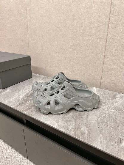 CUT-OUT MULES IN GRAY RUBBER